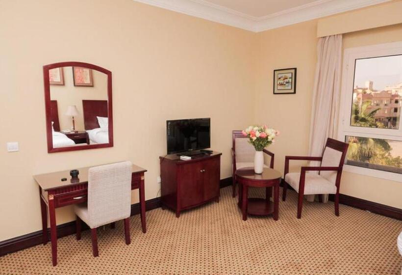 اتاق لوکس با چشم‌انداز باغ, The Villa 604 Powered By Look