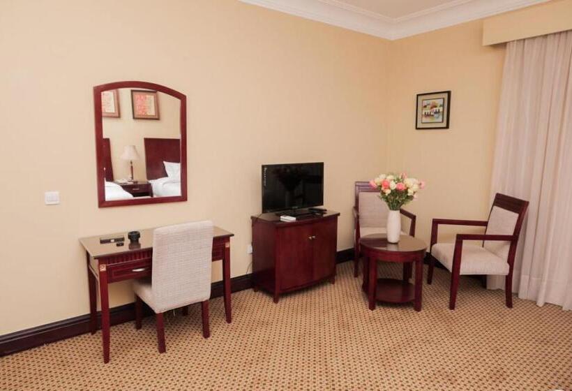 اتاق لوکس با چشم‌انداز استخر, The Villa 604 Powered By Look