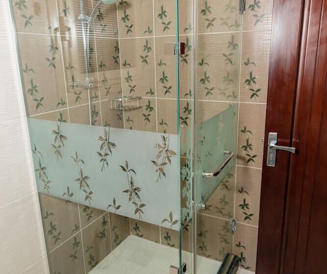 اتاق لوکس با چشم‌انداز باغ, The Villa 604 Powered By Look