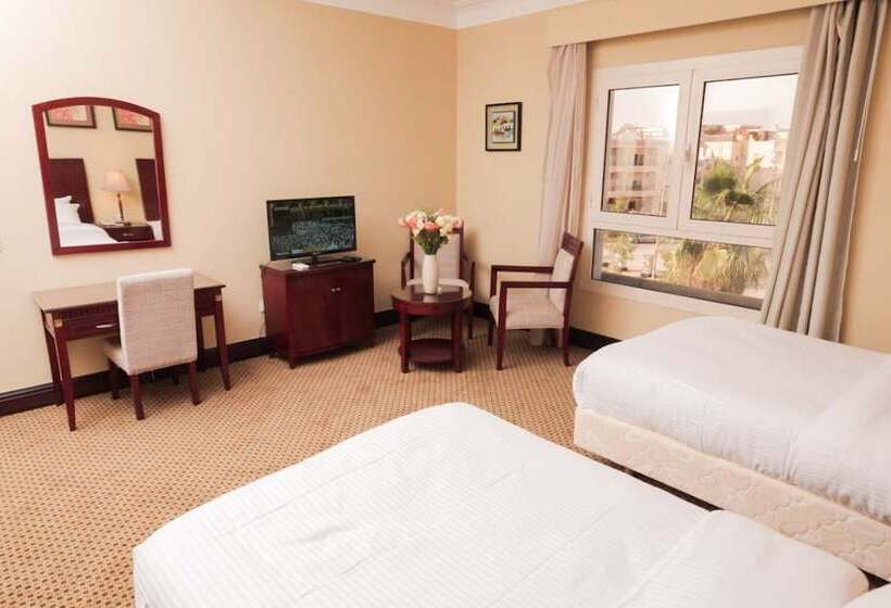 اتاق لوکس با چشم‌انداز باغ, The Villa 604 Powered By Look