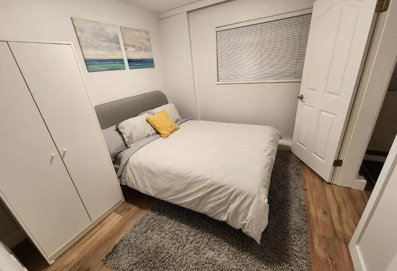 スタンダードルーム, Charming East Van Hideaway   Near Skytrain