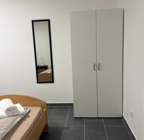 스탠다드 트리픔 룸 공동욕실, Pension Imhof