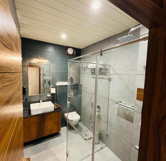 اتاق استاندارد با تخت بزرگ, The Love Passion Karma Club & Resort