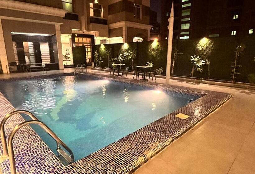 اتاق خانوادگی با چشم‌انداز دریا, Amwaj