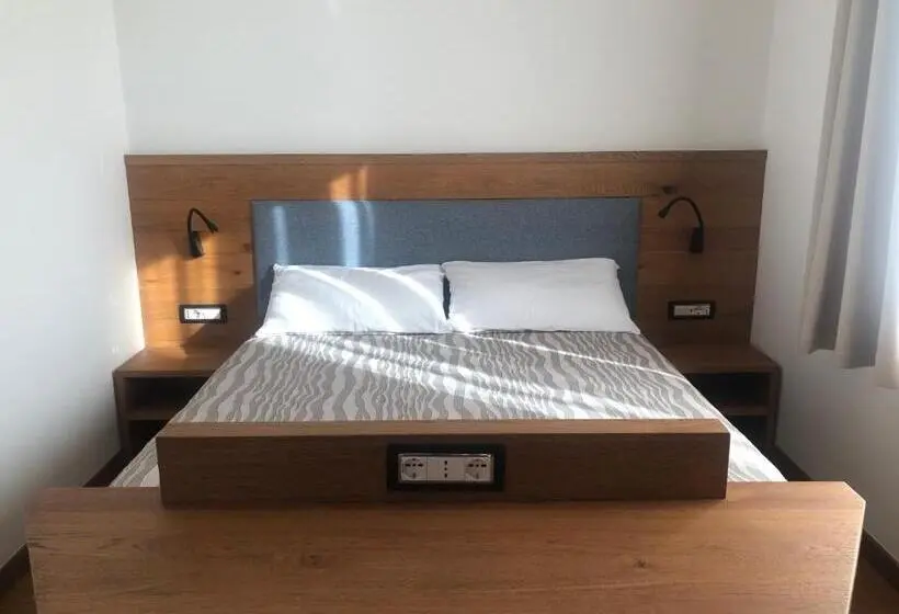 Standard Neljän Hengen Huone, Risto Bar Rosandra