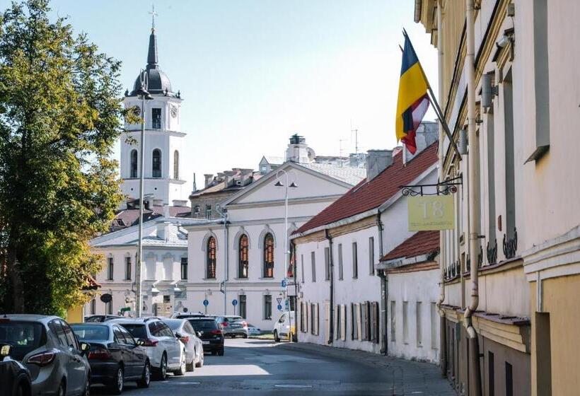 استودیوی استاندارد, Cathedral Apartments Self Check In