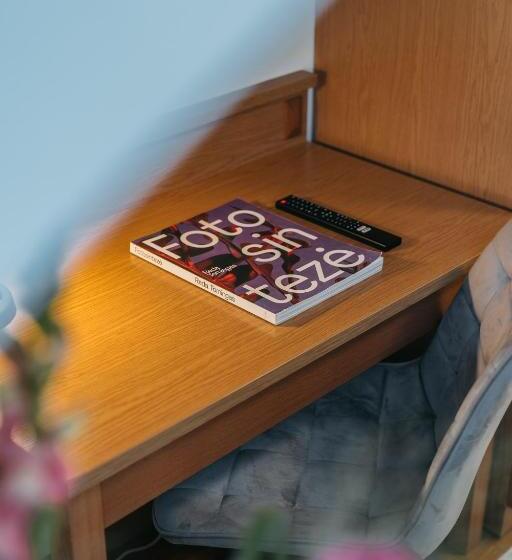 استودیوی استاندارد, Cathedral Apartments Self Check In