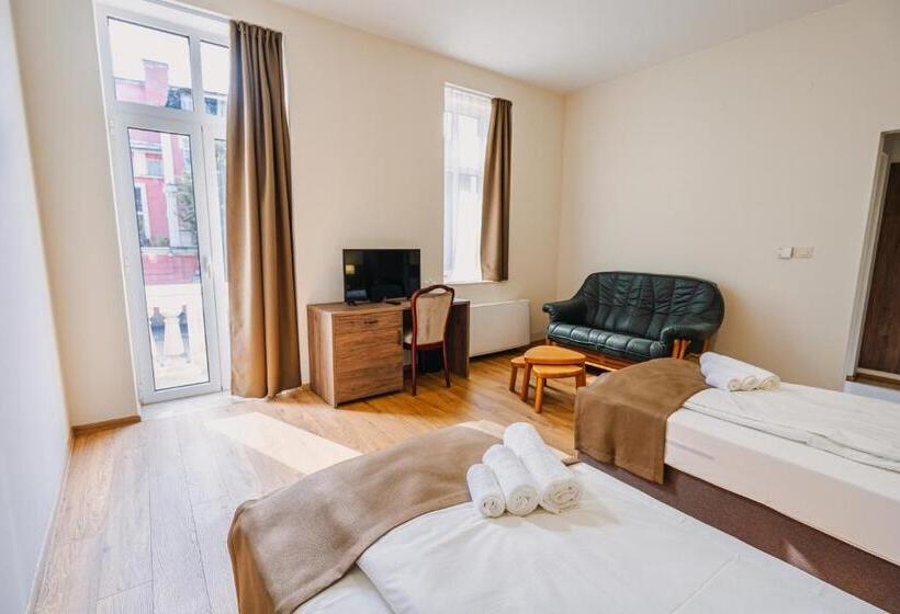 Balkonlu Standart Oda, хотел театъръ