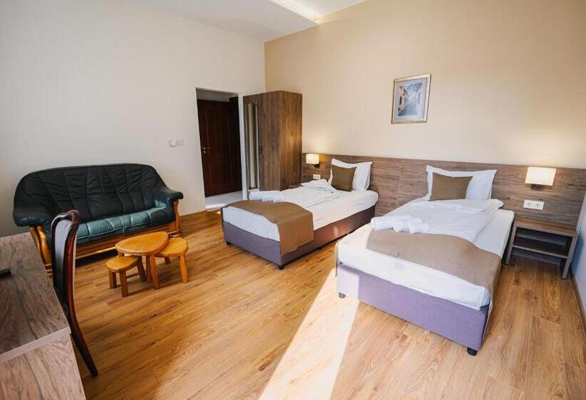 Balkonlu Standart Oda, хотел театъръ