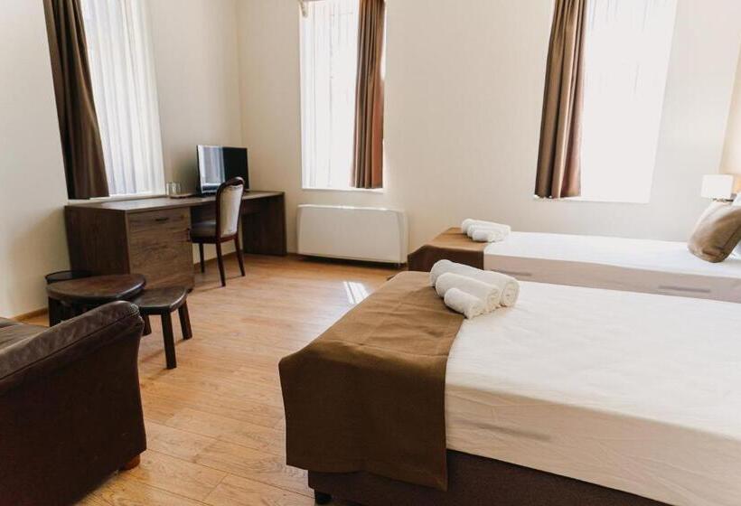 Üç Kişilik Standart Oda, хотел театъръ