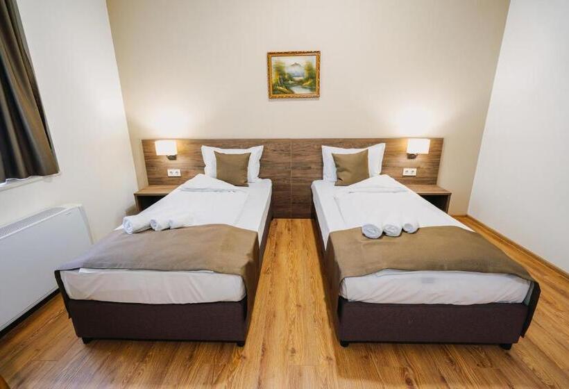 Üç Kişilik Standart Oda, хотел театъръ