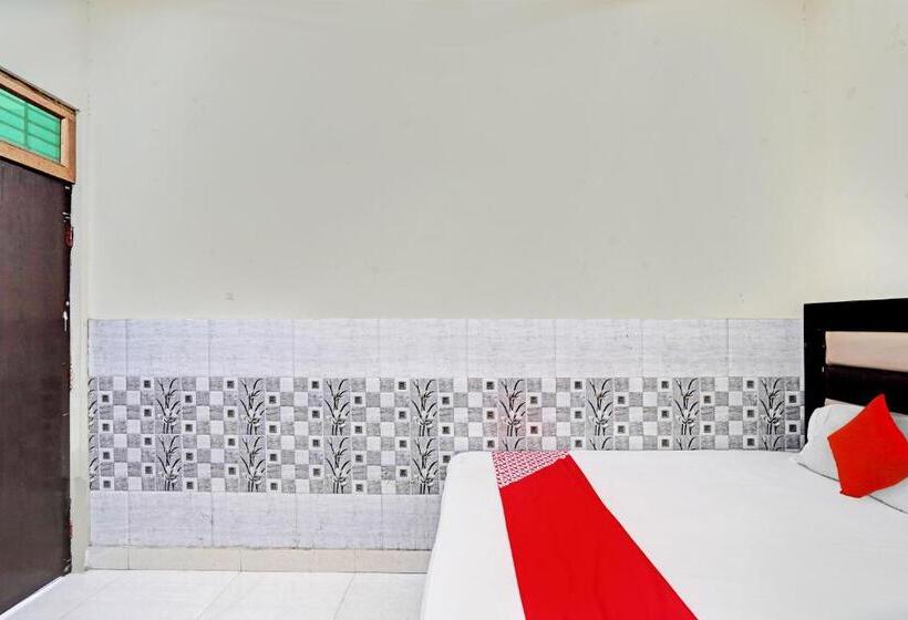 三人经典房间, Oyo Flagship Sk