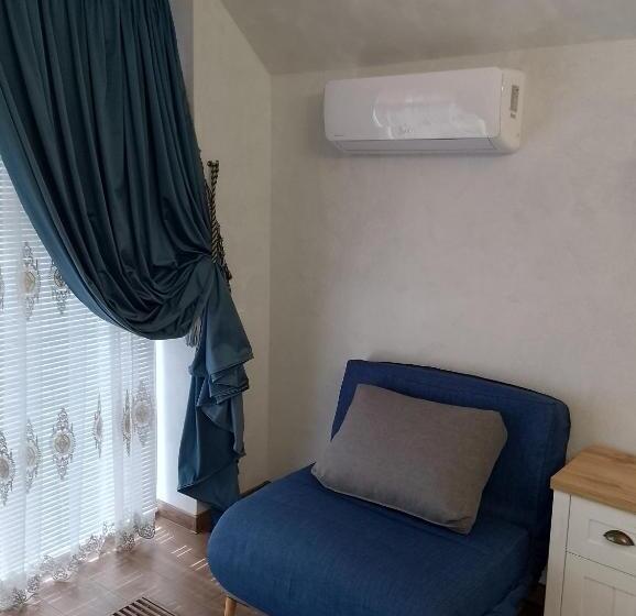 جناح مزوَّد بشرفة, Relax Complex