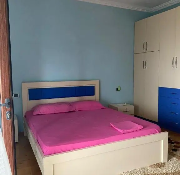 اتاق استاندارد, Llacini House