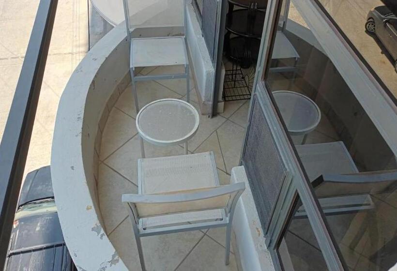 ファミリールーム, Panoramic Penthouse Downtown