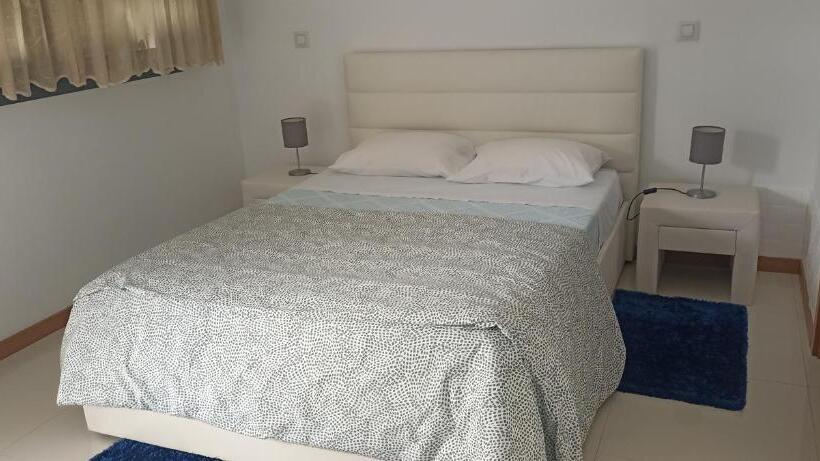 غرفة قياسية مطلّة علي حمام السباحة, Vale Poços House