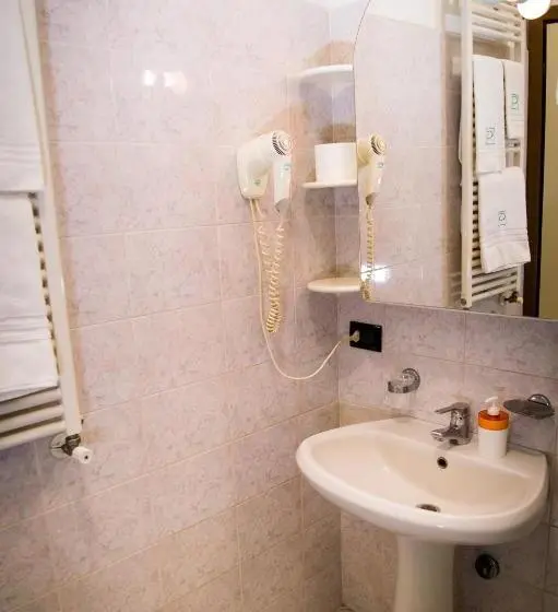 Economy Yhden Hengen Huone, Alloggi Vitale