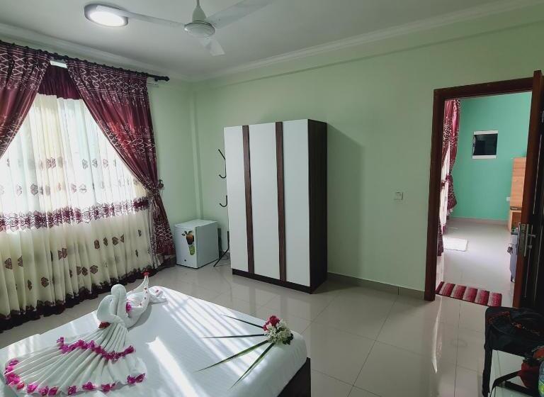 اتاق استاندارد با چشم‌انداز باغ, Aanirustayinn