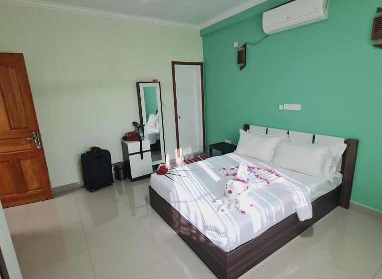 اتاق استاندارد با چشم‌انداز باغ, Aanirustayinn