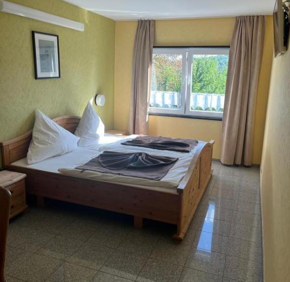 Номер Стандарт, Eifeltor