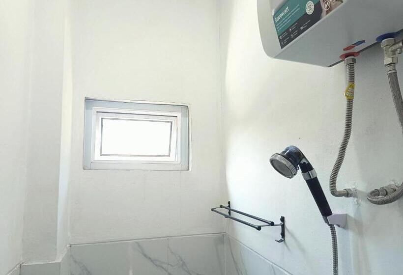 デラックスルーム, Wisma Kencana Syariah Near Uns Mitra Reddoorz
