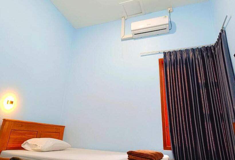 デラックスルーム, Wisma Kencana Syariah Near Uns Mitra Reddoorz