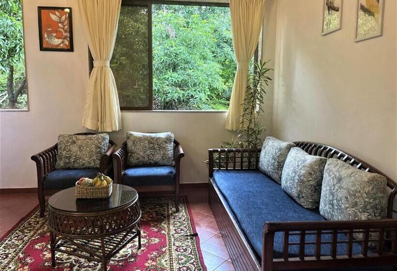 חדר סטנדרט לשלושה עם נוף לגינה, Sukriti Farms