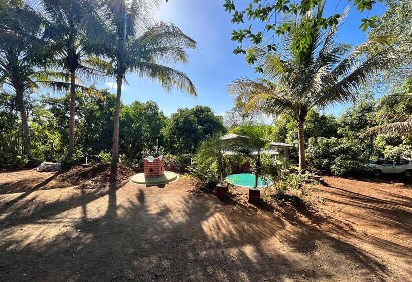 חדר סטנדרט לשלושה עם נוף לגינה, Sukriti Farms