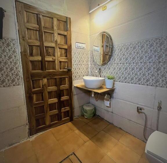 חדר סטנדרט לשלושה עם טרסה, Sukriti Farms