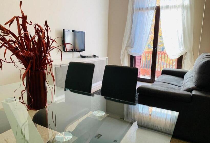 آپارتمان 2 خوابه با بالکن, Aparthotel Rambla108