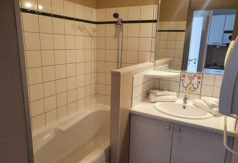 Comfort studio with lake view, Appart Hôtel Lido Au Bord De L Eau