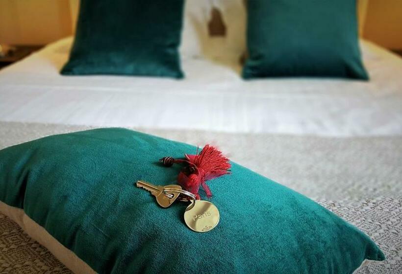 스탠다드 룸 풀장 전망, Chambres D Hôtes Maison La Porte Rouge