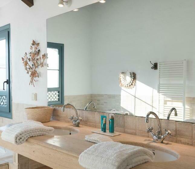 מיטת קינג בסוויטה, B&b Muse Marbella