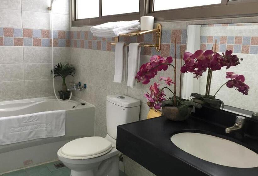 اتاق استاندارد سه نفره, Berkeley Business Hotel Zhongzheng