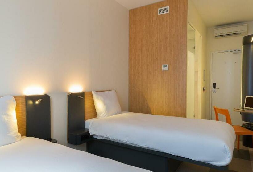 Номер Стандарт, Easyhotel Brussels City Centre