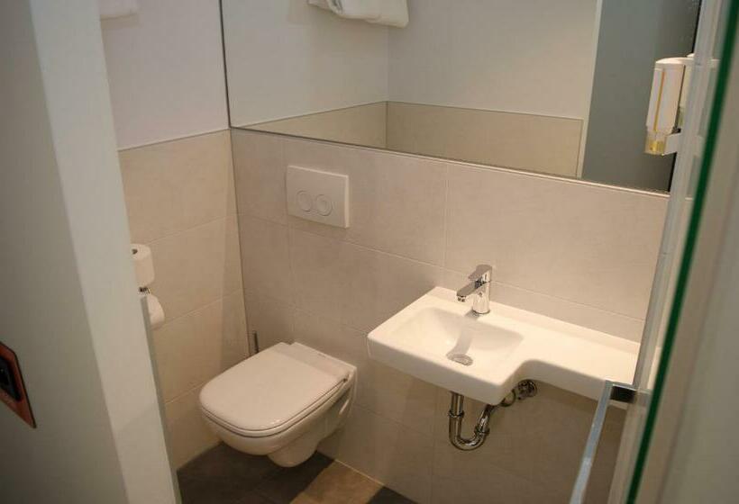 Номер Стандарт, Easyhotel Brussels City Centre