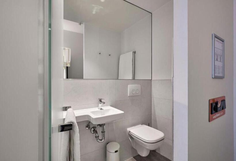 Номер Стандарт, Easyhotel Brussels City Centre