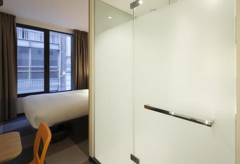 Номер Стандарт, Easyhotel Brussels City Centre