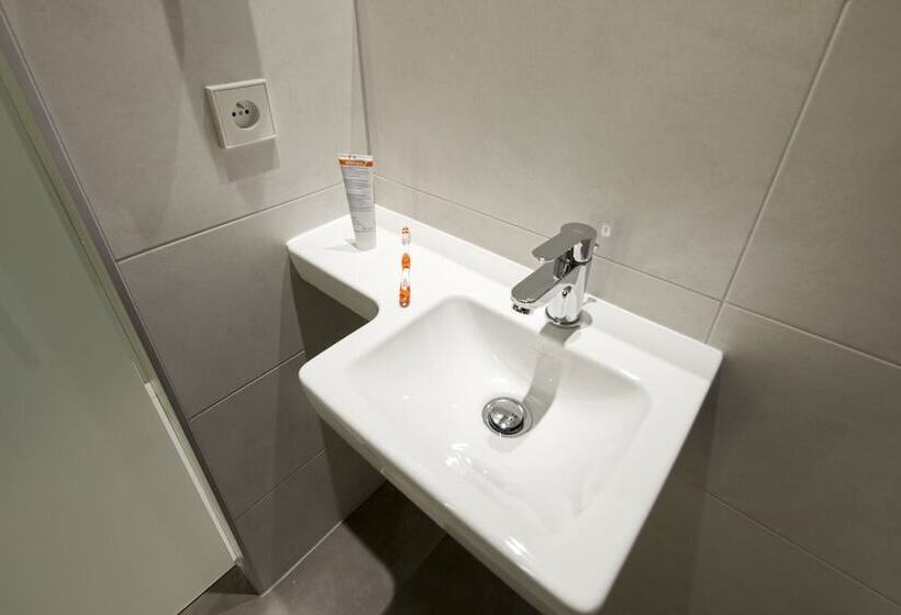 Номер Стандарт, Easyhotel Brussels City Centre