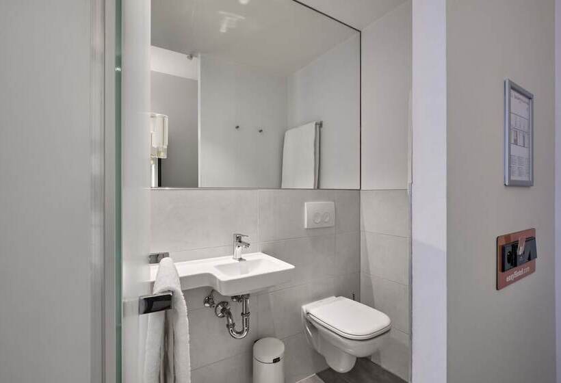 Номер Superior, Easyhotel Brussels City Centre