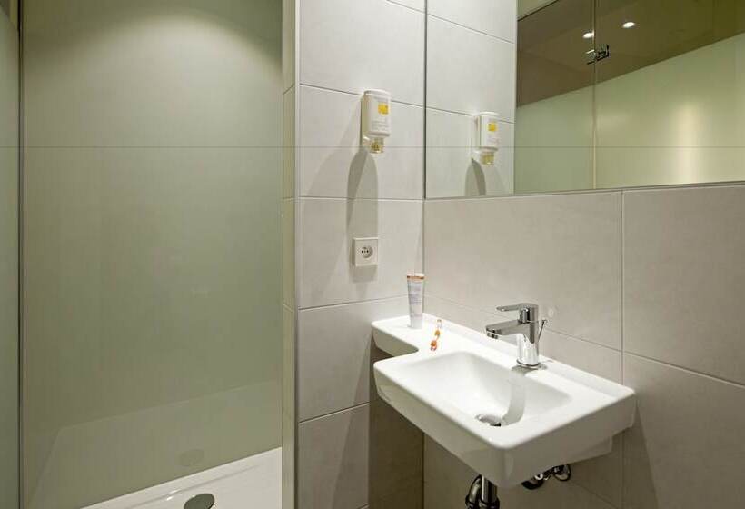 Номер Superior, Easyhotel Brussels City Centre