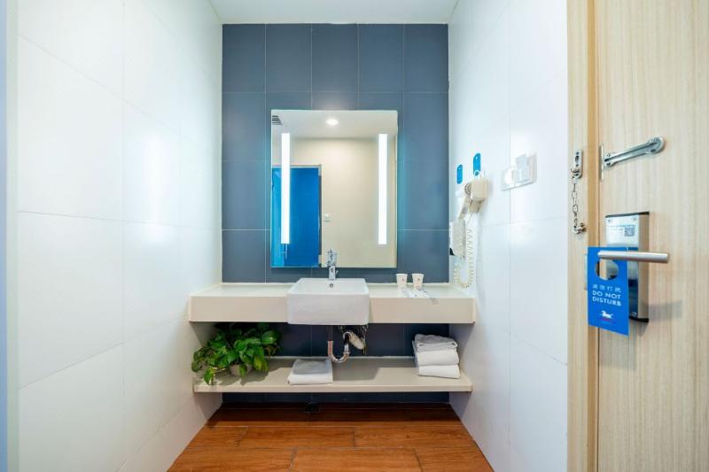 StandaardKamer, Hanting  Shanghai Tangqiao Metro Station