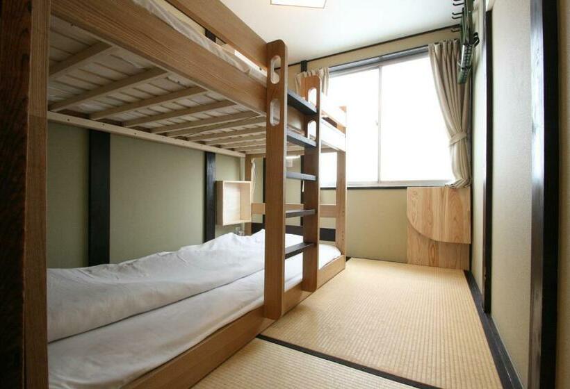 חדר מוזל מקלחת משותפת, Haruya Umekoji