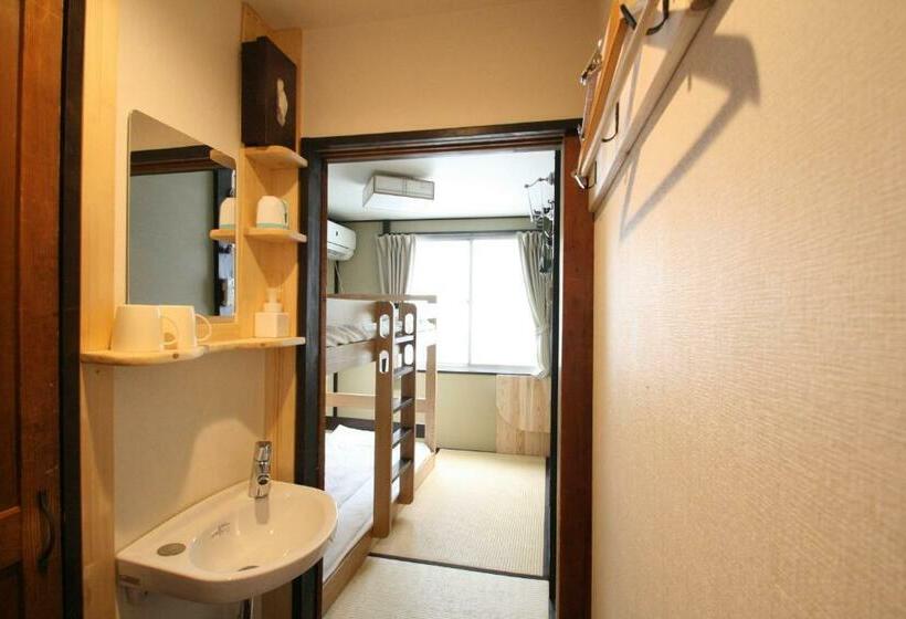 חדר מוזל מקלחת משותפת, Haruya Umekoji