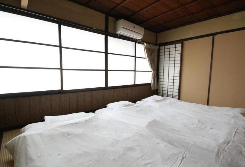 חדר סטנדרט לשלושה עם חדר אמבטיה משוף, Haruya Umekoji