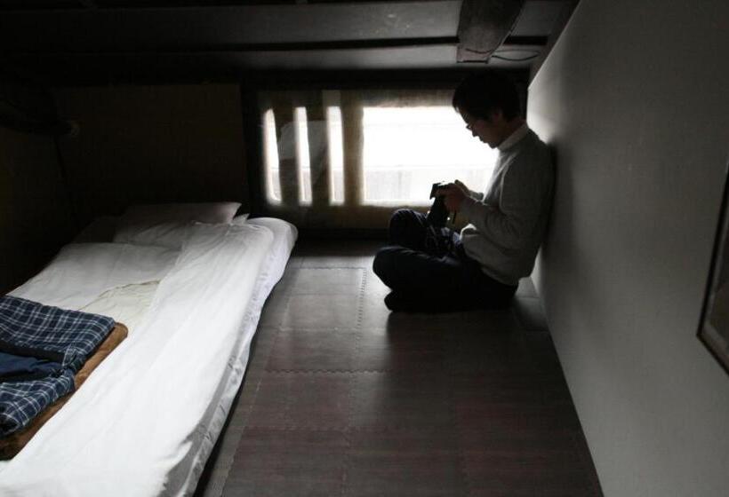 חדר סטנדרט יחיד, Haruya Umekoji