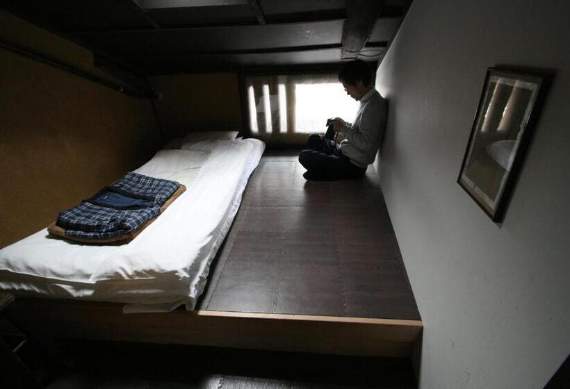 חדר סטנדרט יחיד, Haruya Umekoji