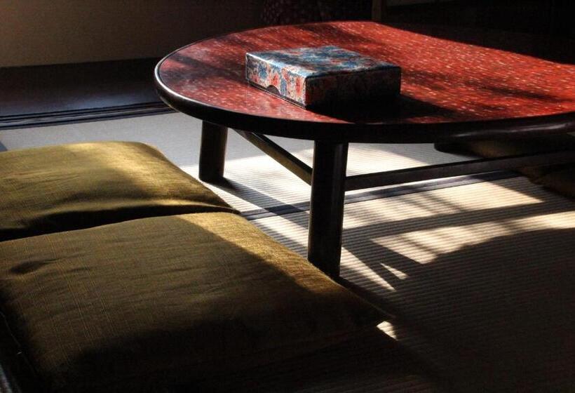 חדר סטנדרט לשלושה עם נוף לגינה, Haruya Umekoji