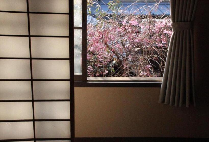 חדר סטנדרט לשלושה עם נוף לגינה, Haruya Umekoji