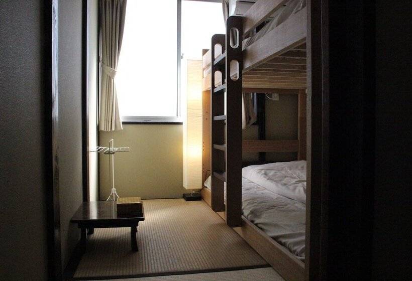 חדר מוזל מקלחת משותפת, Haruya Umekoji